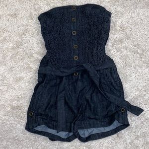 Get in with the DENIM TREND! Super trendy jean romper